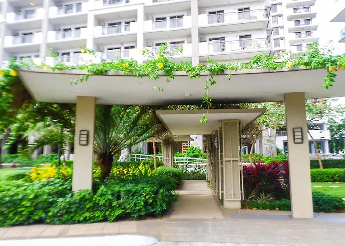 Apartment 2br Fully Air-conditioned Staycation With Parking *