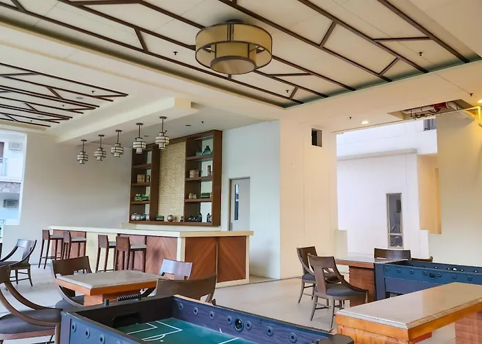 2br Fully Air-conditioned Staycation With Parking Apartment